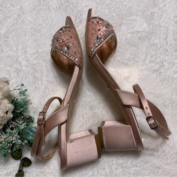 Badgley Mischka Brand
Taylin Low Heel Glamour Sandal - Picture 10 of 15